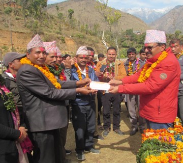 बाँफिकोटका सय विद्यार्थीलाई छात्रवृत्ति