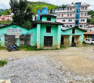 बिग्रदो हालतमा बाल मन्दिर !