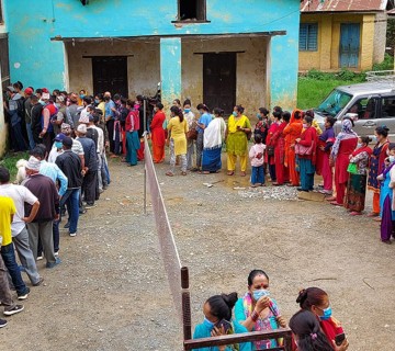 कोभिशिल्ड लगाएकालाई रूकुम पश्चिममा आजबाट अस्ट्राजेनिका खोप लगाईदै 