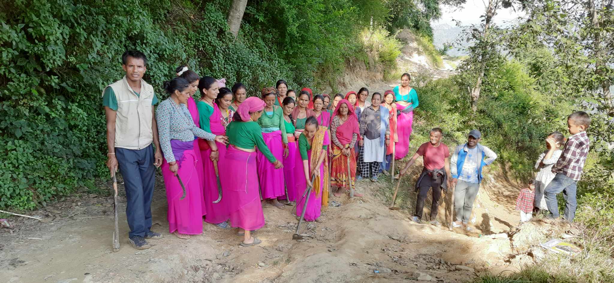 त्रिवेणी ९ को स्वास्थ्य आमा समूहले गर्‍यो गोरेटो बाटो सरसफाइ 