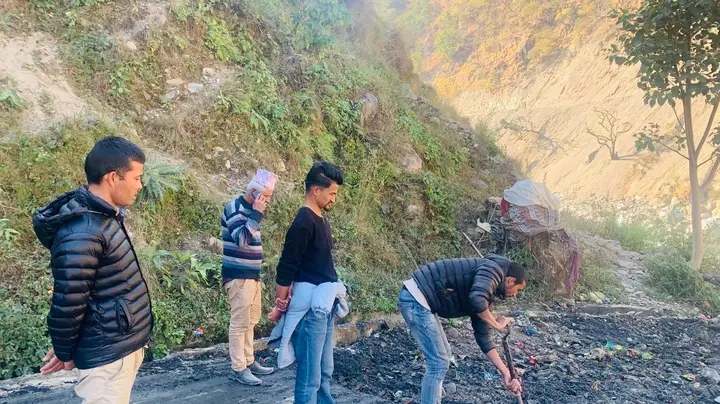 स्थानीयद्वारा भैरवी घाट परिसरमा सरसफाइ 