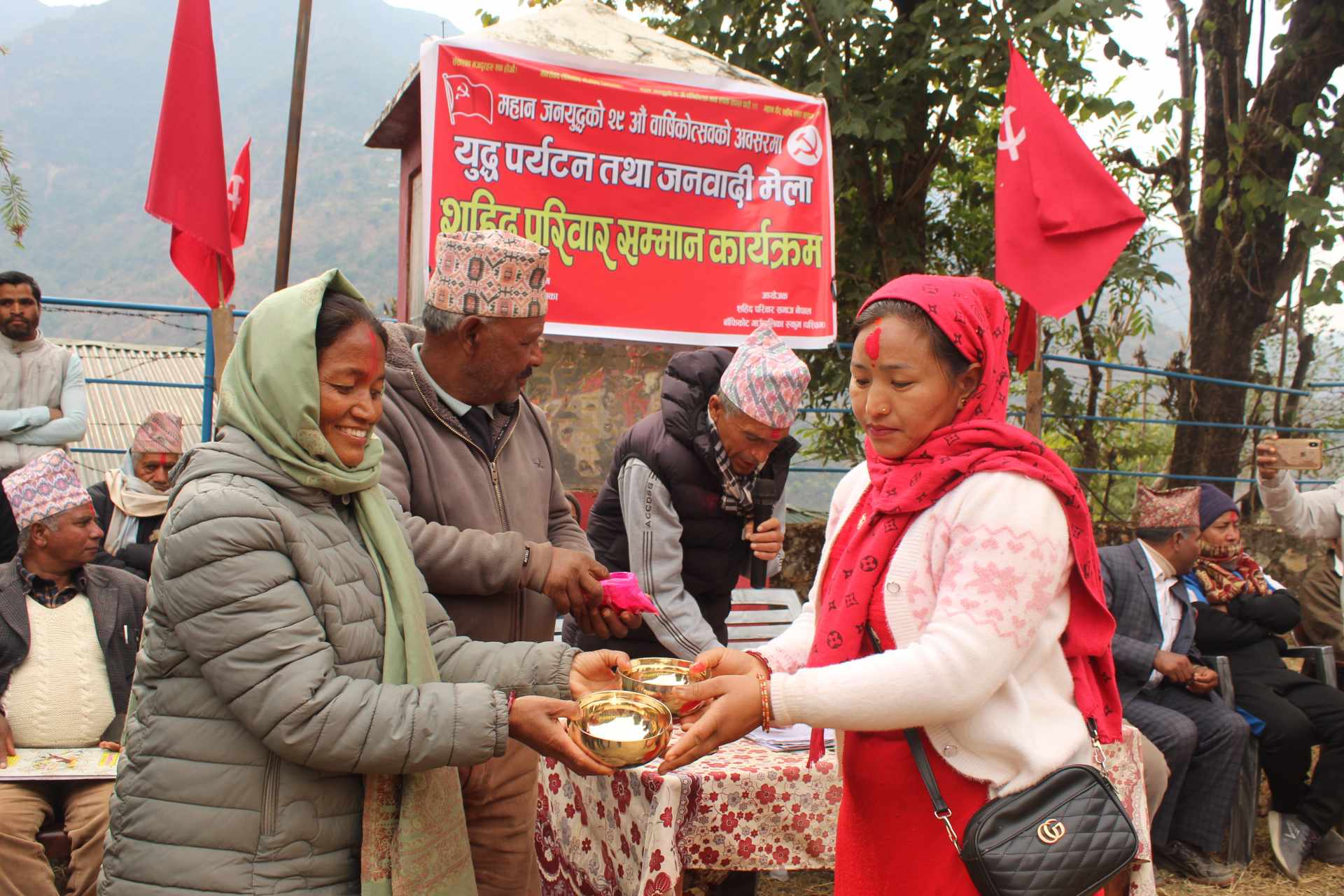 बाँफिकाेटका सहिद परिवारलाई सम्मान 