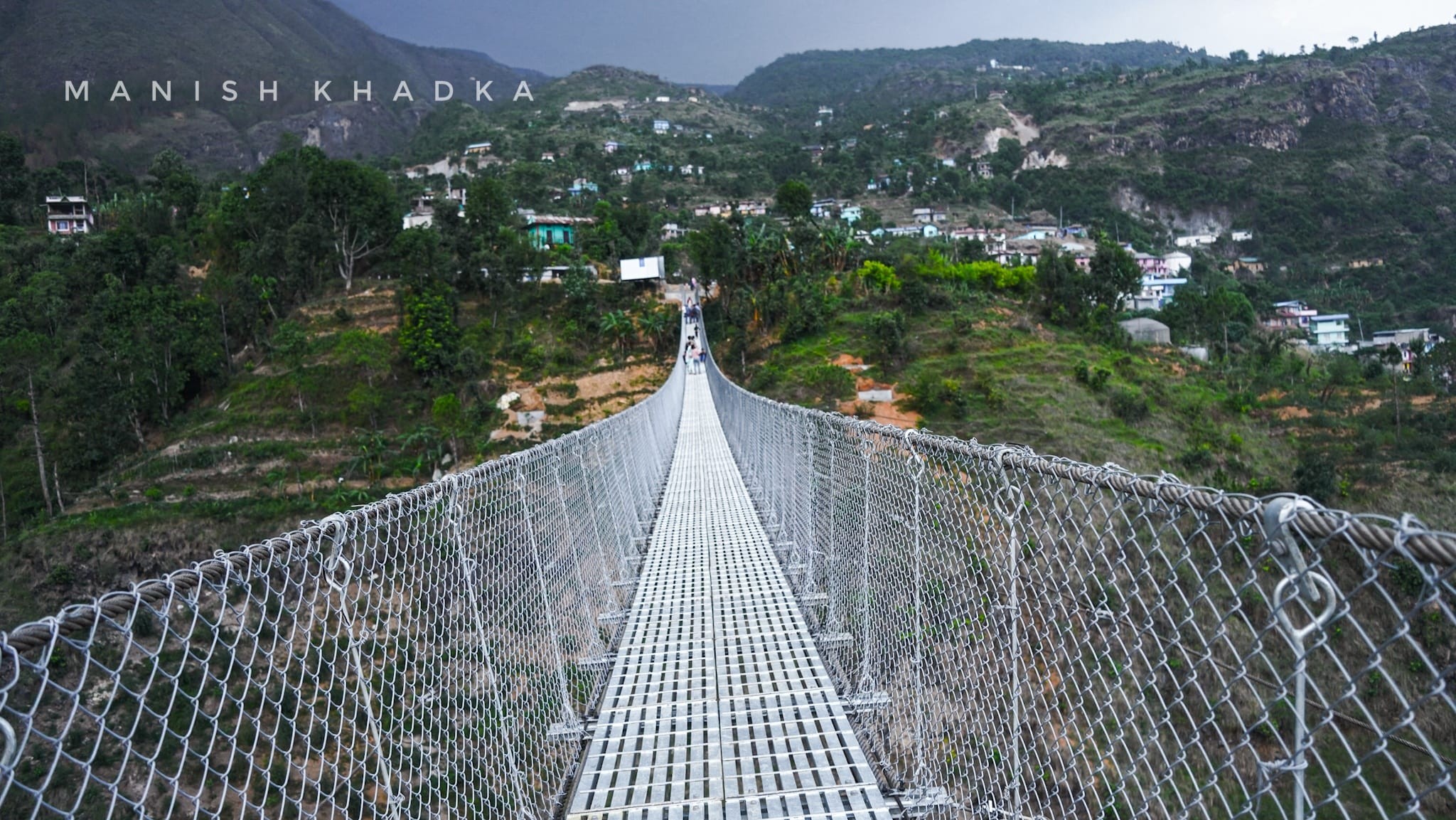 मठको झोलुङगे पुलबाट एक युवकले हामफाले