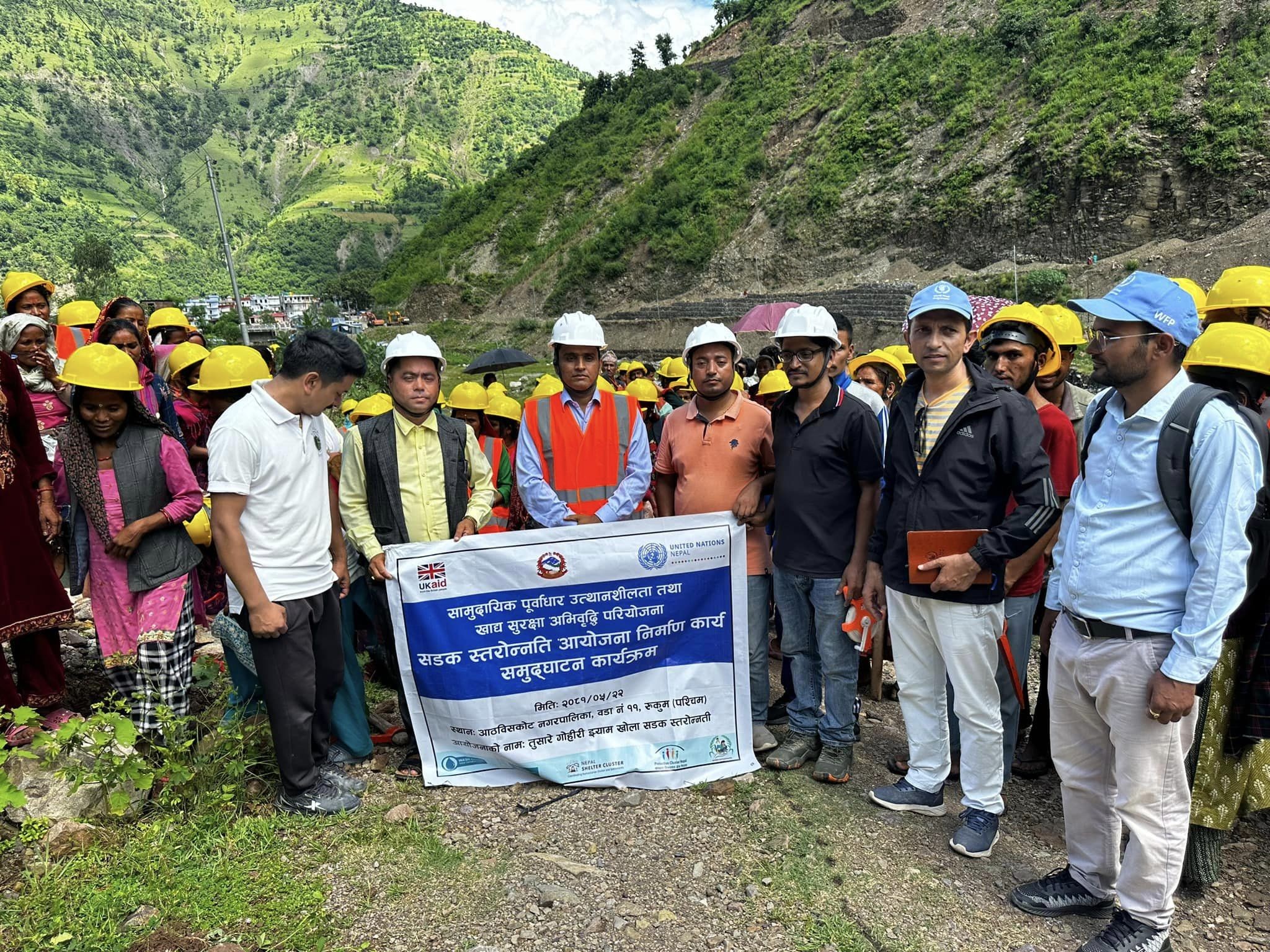 भूकम्प प्रभावित क्षेत्रका स्थानीयलाई राेजगारीमा जाेड्न सडक स्तरोन्नति, २१ सय व्यक्ति लाभान्वित 