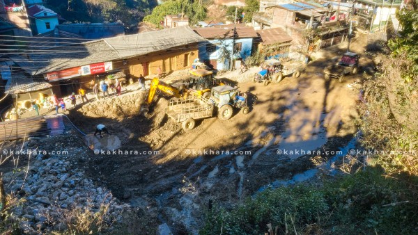 खलङ्गाको सहिद मैदानमा बहुतले पार्किङ भवन निर्माण सुरु 