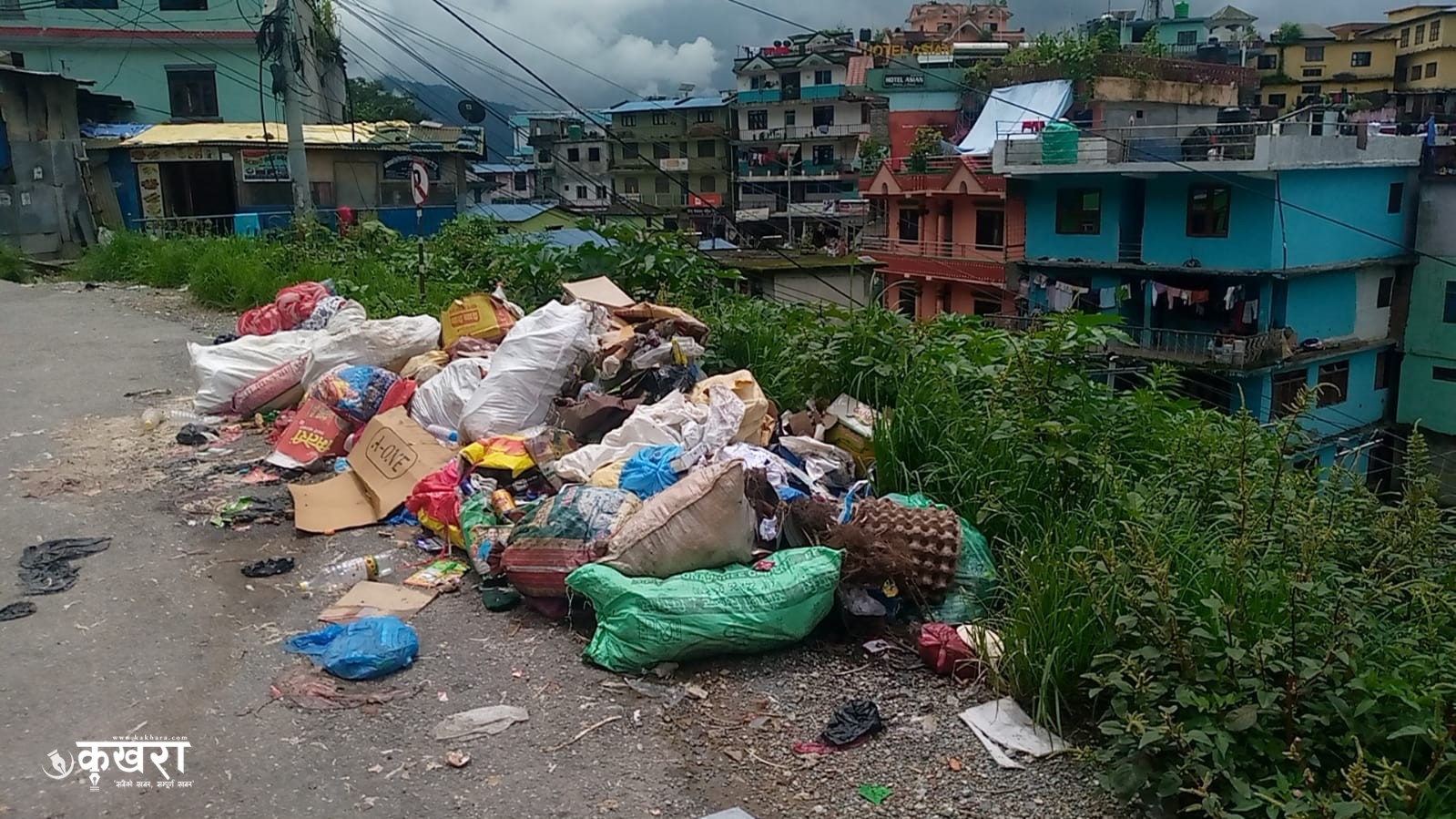 खलङ्गा बजारको फोहोर उठ्न थाल्यो 