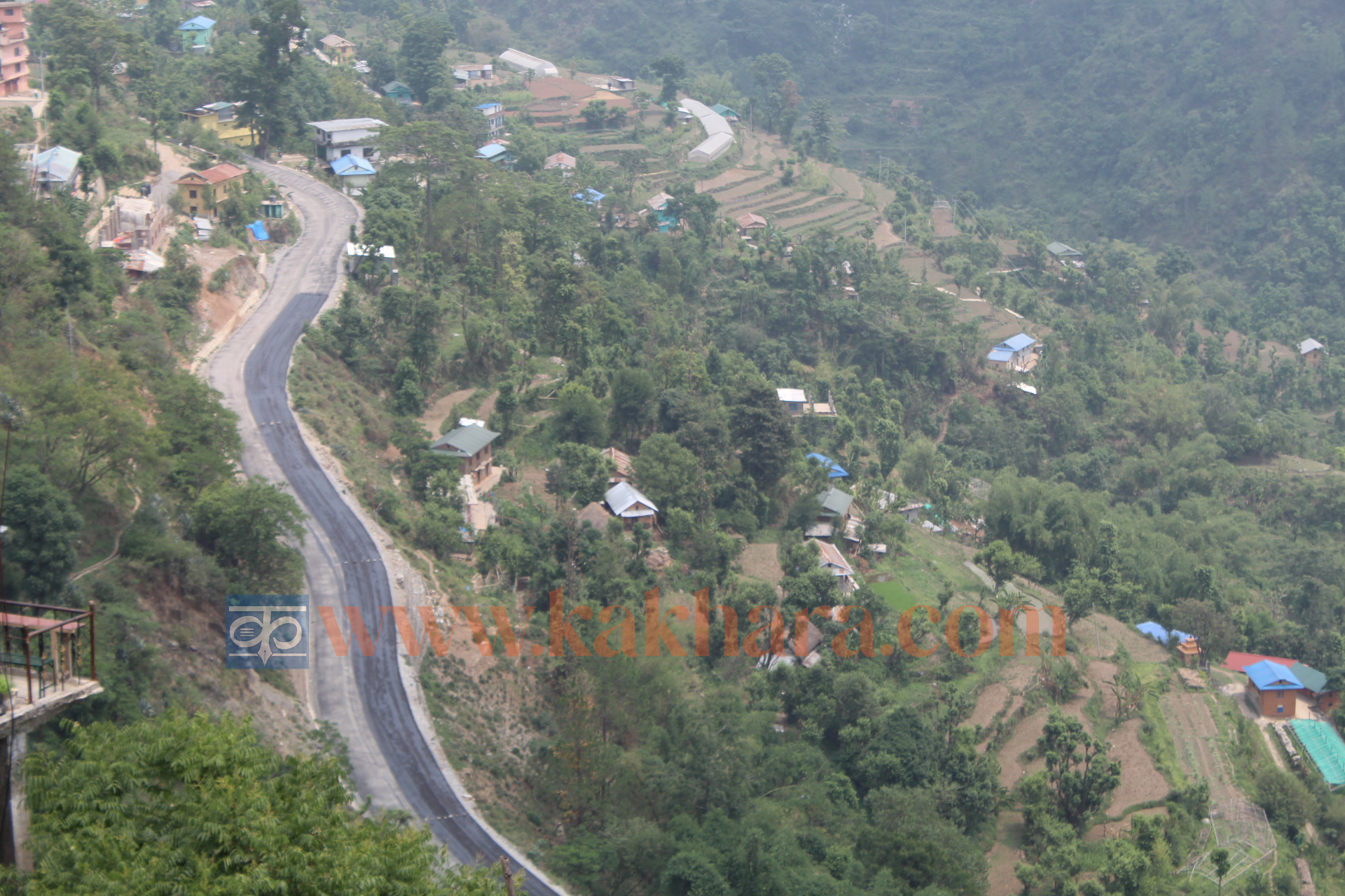 मध्यपहाडी लोकमार्गको शेरीगाउँ–हाँसिवाङ खण्ड धमाधम कालोपत्रे हुँदै 