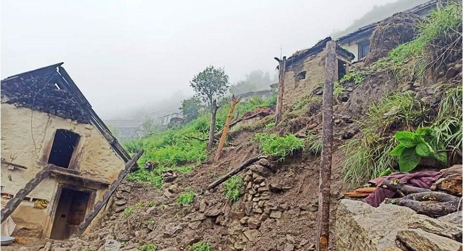 जाजरकोटमा वडासदस्य दम्पती पहिरोमा पुरिएर बेपत्ता